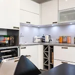 2-bedroom With Parking And Balcony Next To Old Town