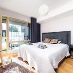 Apartment 2-bedroom With Parking And Balcony Next To Old Town