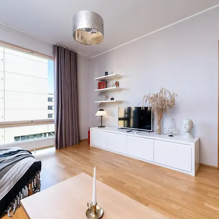 2-Bedroom Apartment With Parking And Balcony Next To Old Town