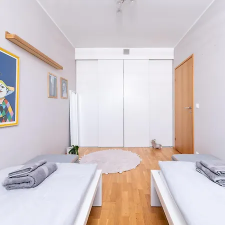 2-bedroom With Parking And Balcony Next To Old Town