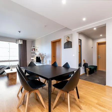 Apartman 2-Bedroom Apartment With Parking And Balcony Next To Old Town Tallinn