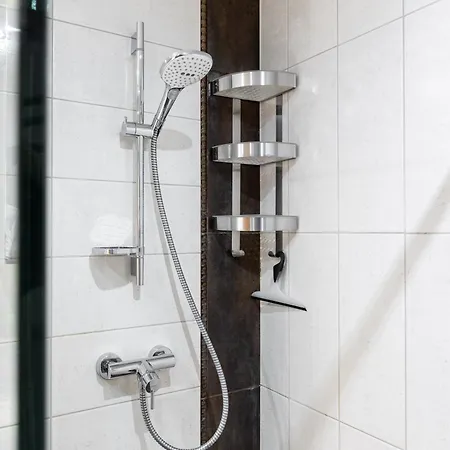 2-bedroom With Parking And Balcony Next To Old Town