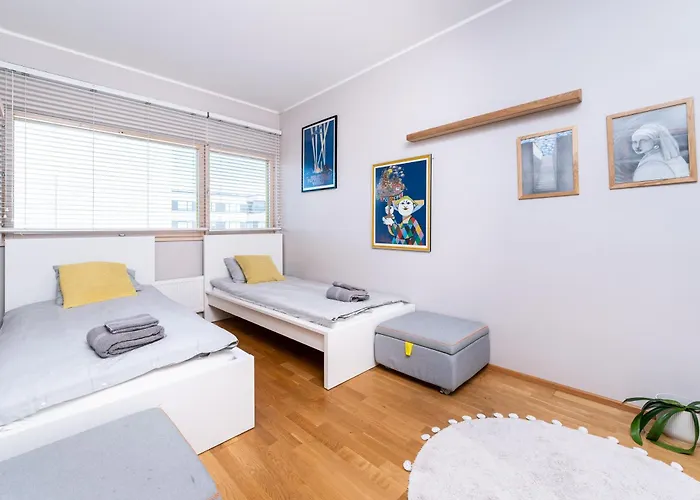 2-Bedroom Apartment With Parking And Balcony Next To Old Town Apartmán