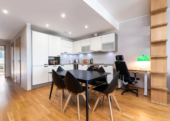 2-Bedroom Apartment With Parking And Balcony Next To Old Town *