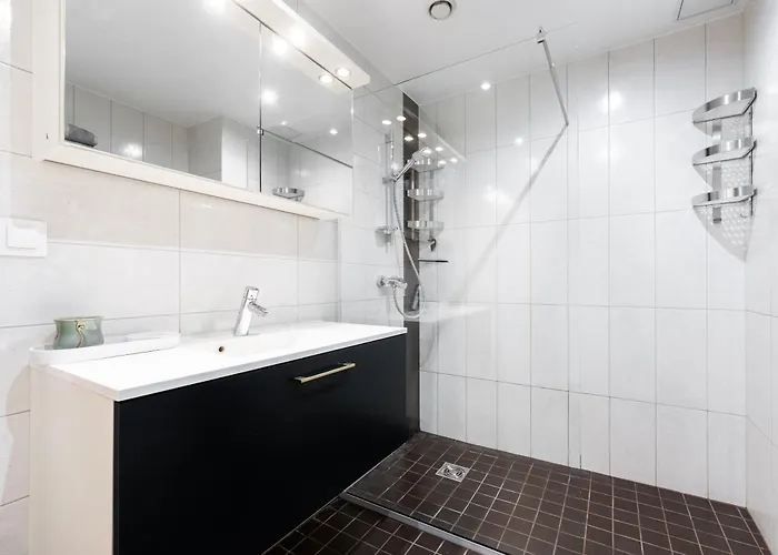 2-Bedroom Apartment With Parking And Balcony Next To Old Town