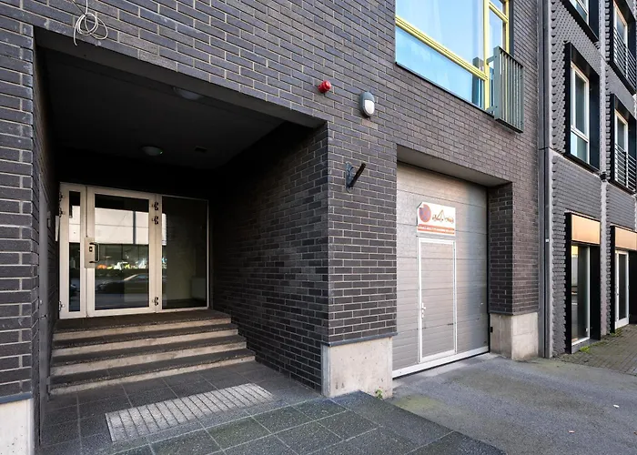 2-Bedroom Apartment With Parking And Balcony Next To Old Town