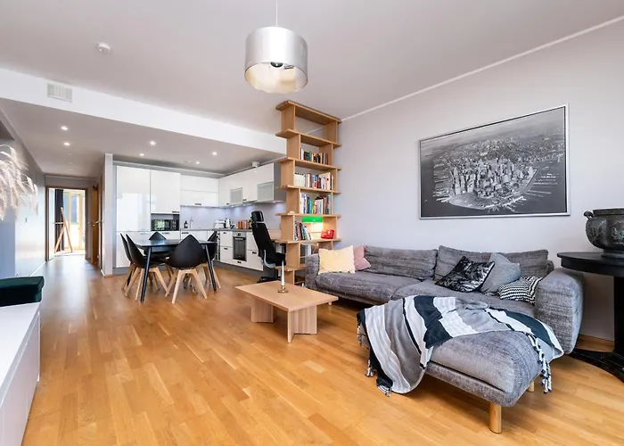 2-Bedroom Apartment With Parking And Balcony Next To Old Town Appartamento